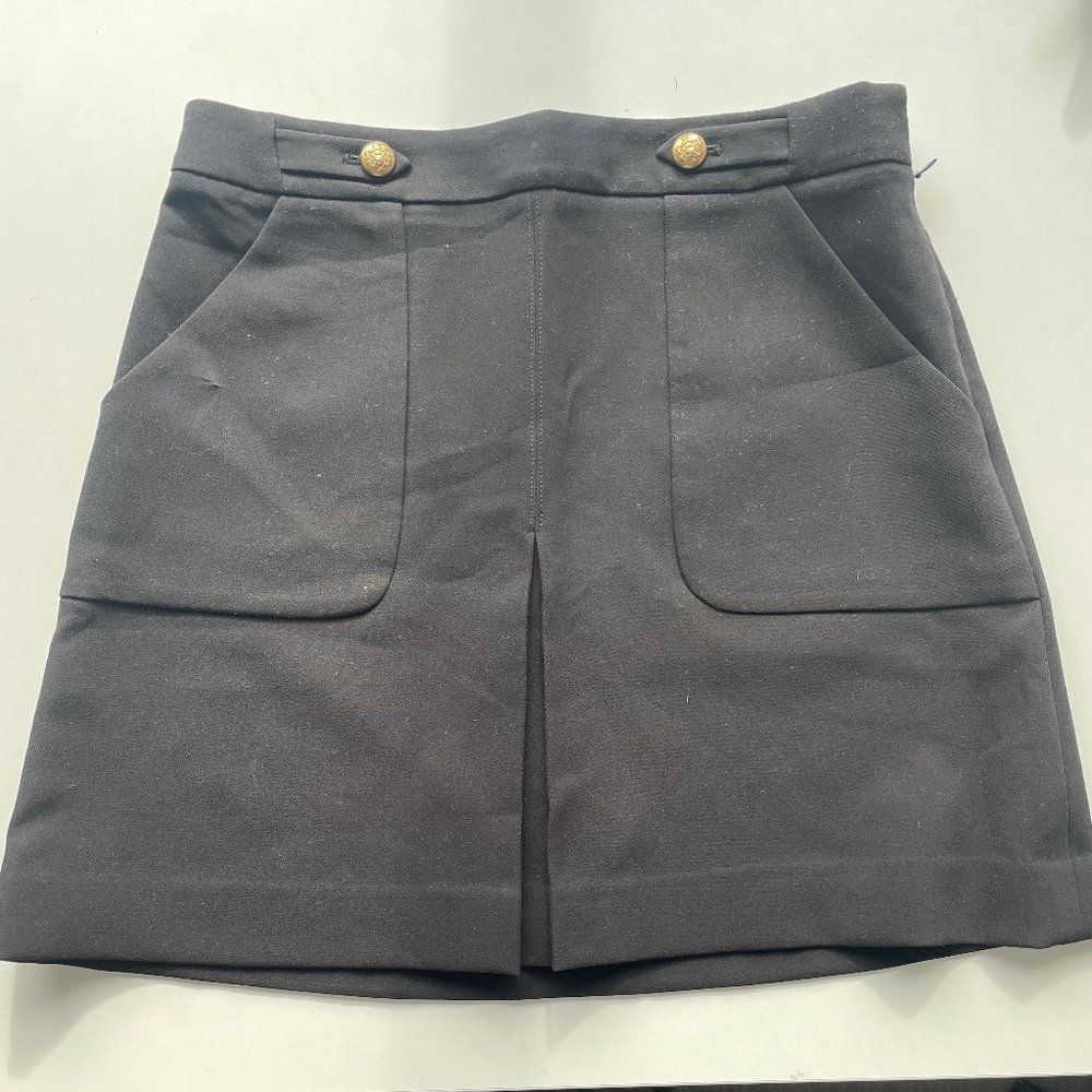 Banana Republic Women's Black pleated skirt size 0
